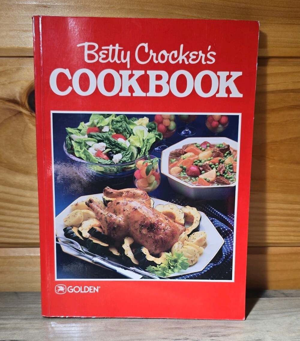 Betty Crocker's Cookbook Paperback Golden Press 1990 Book
